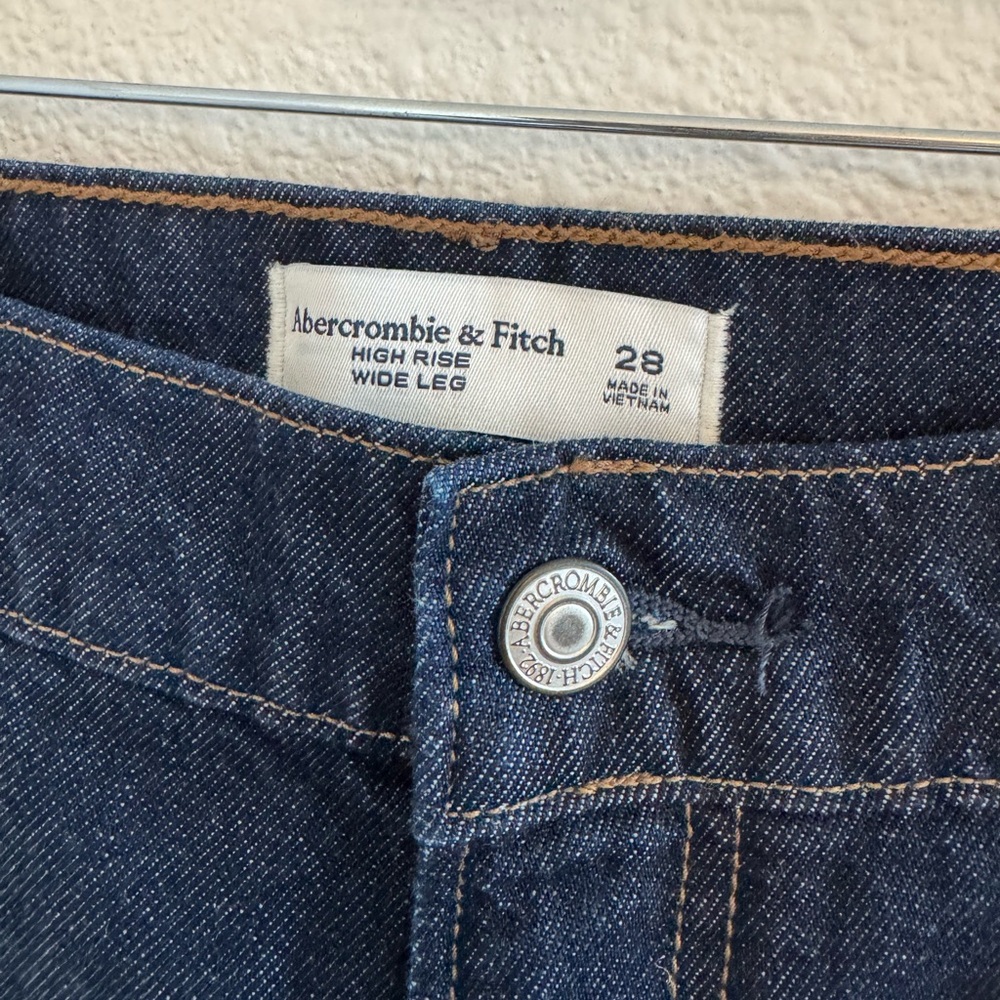 NWT Abercrombie & Fitch High Rise Wide Leg Trouser Jean in Rinse Wash - Picture 11 of 13